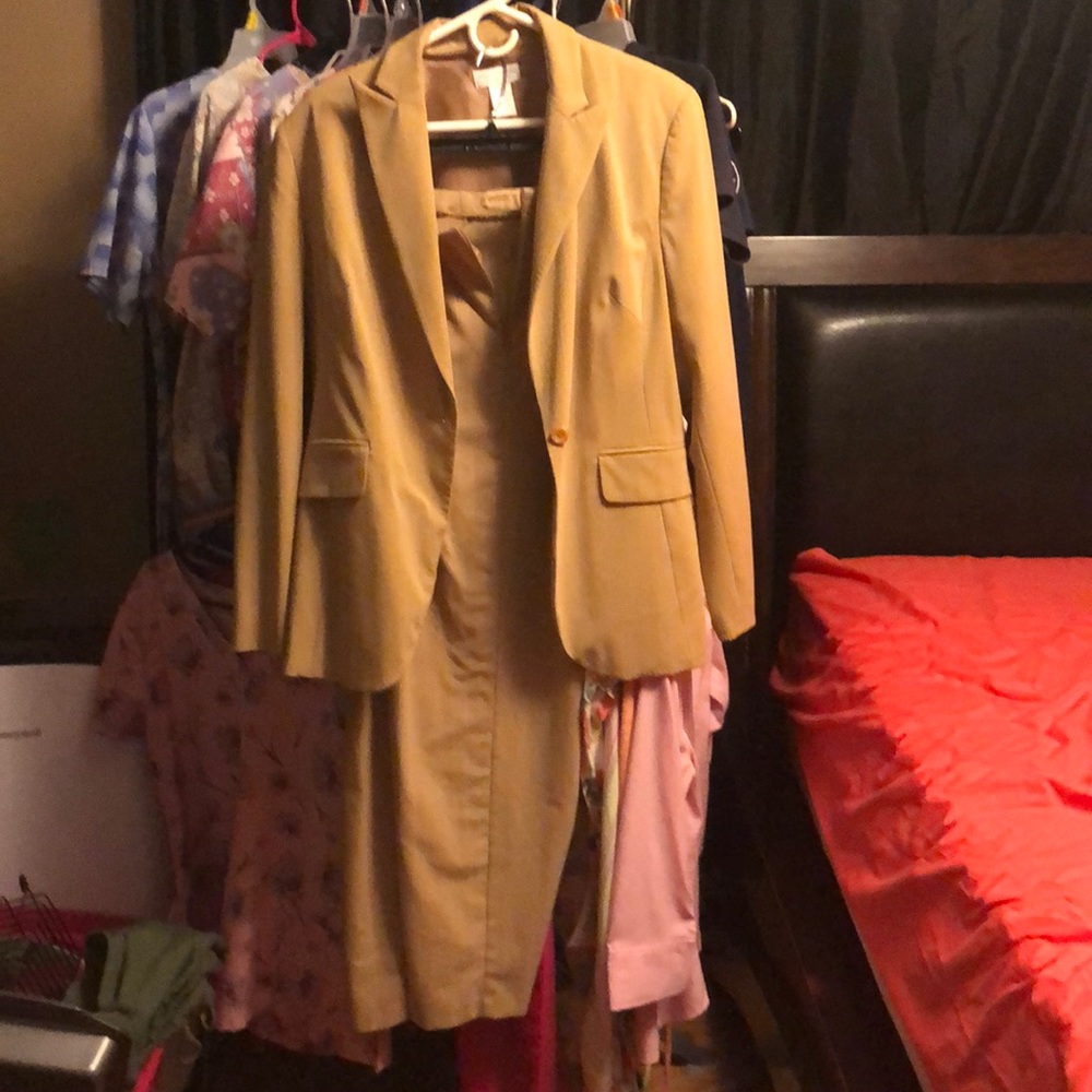 Worthington tan women’s suite set size 14